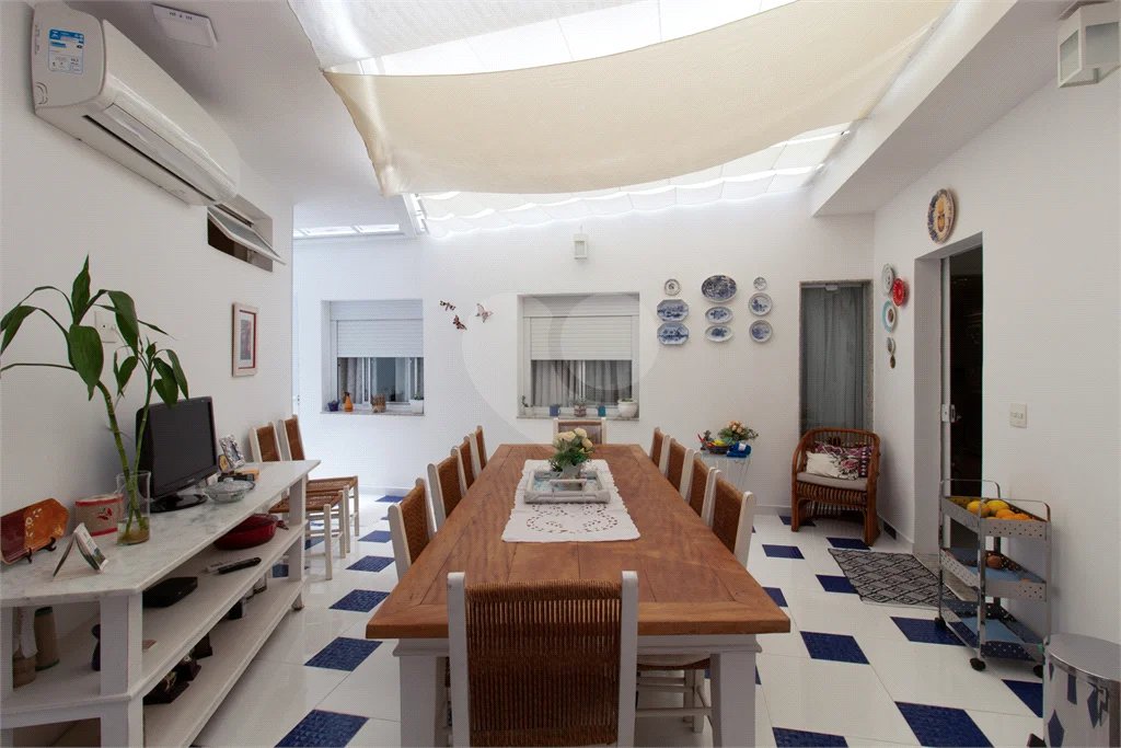 Casa Térrea a VENDA na Vila Bertioga com 3 suítes 3 vagas