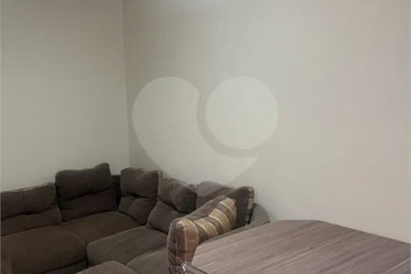 APARTAMENTO NO TÉRREO com Quintal.