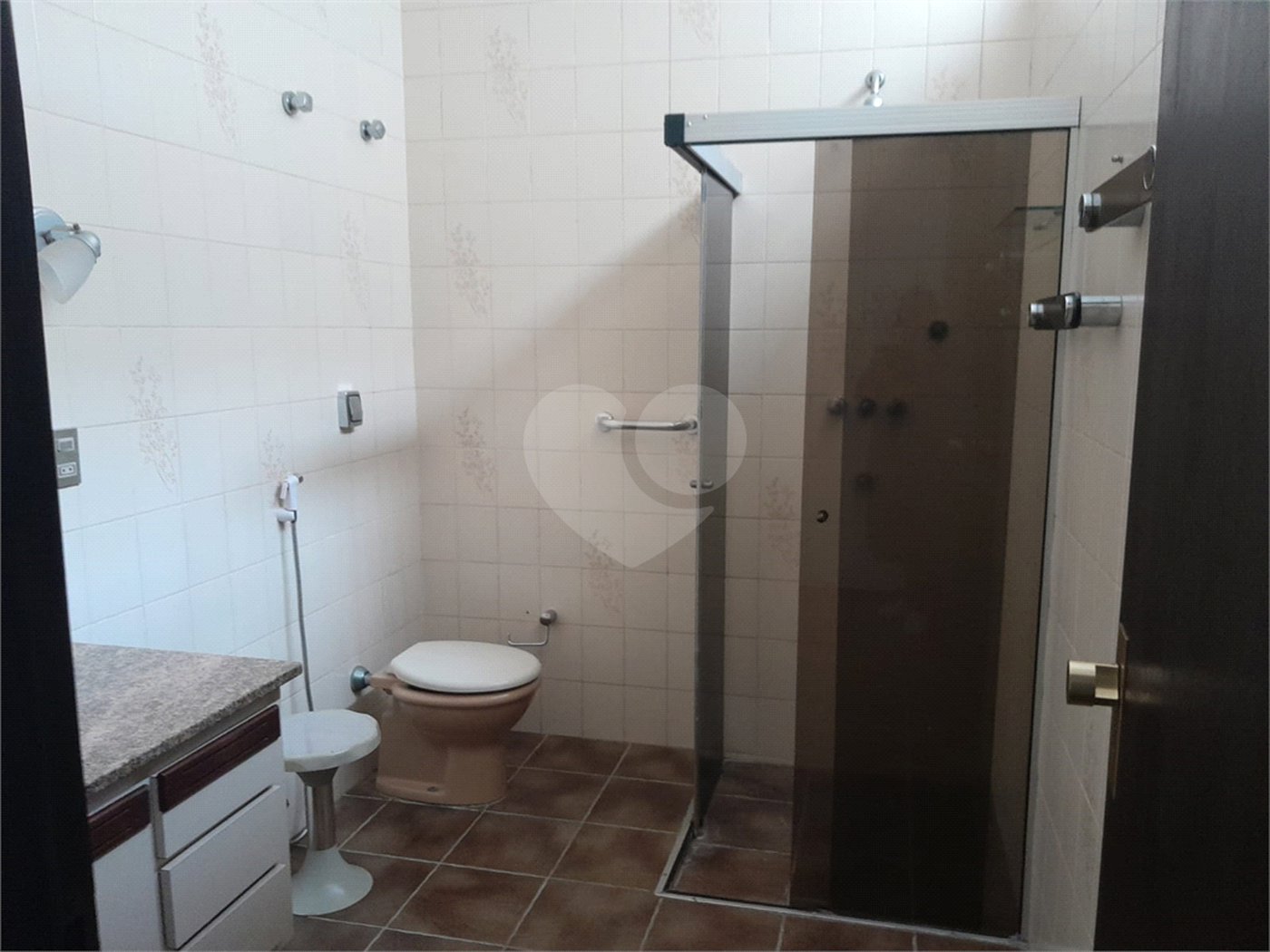 Linda casa para venda / Locação em bairro nobre