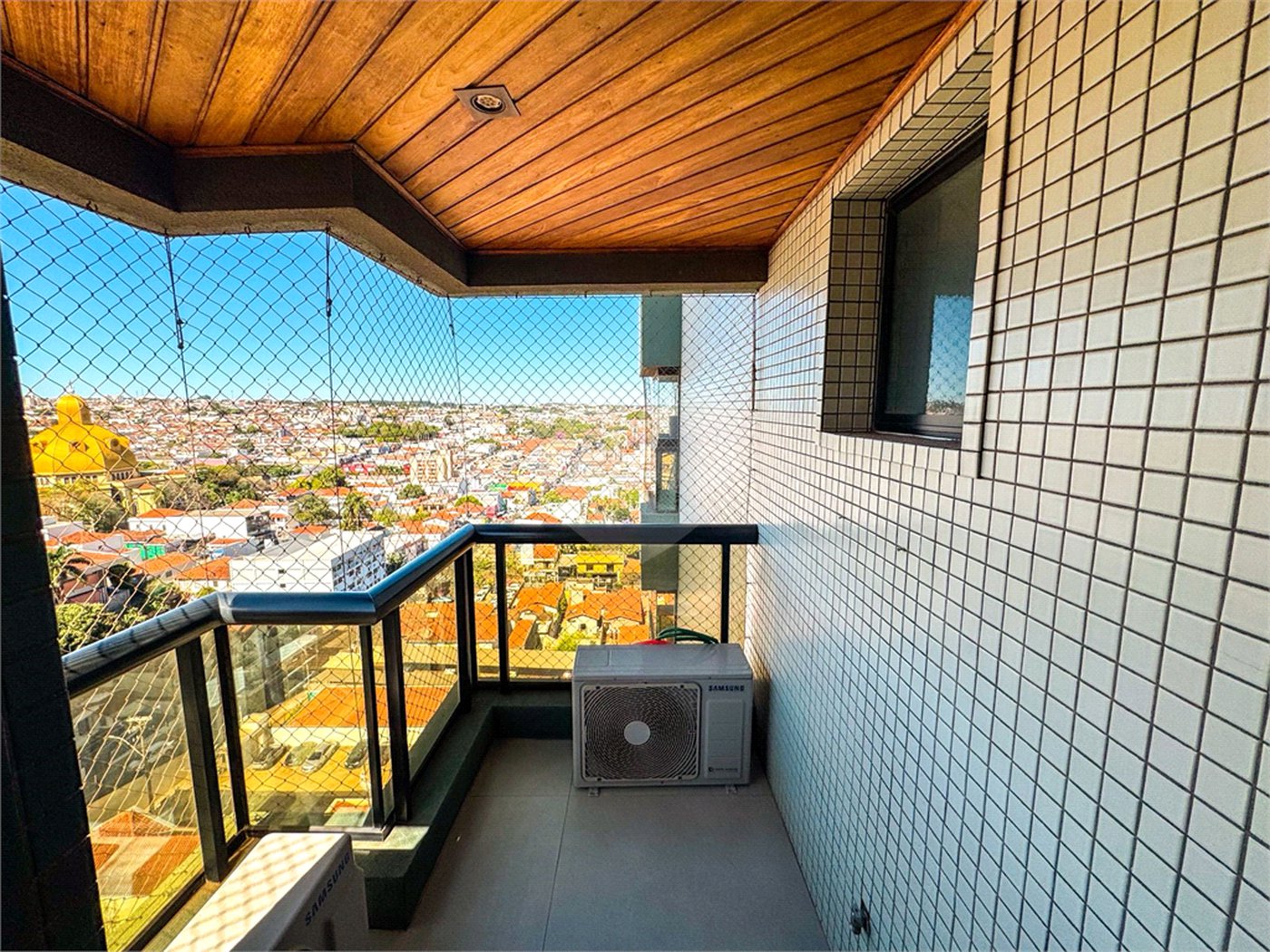 Apartamento à Venda no Centro de São Carlos - com 3 Suítes.