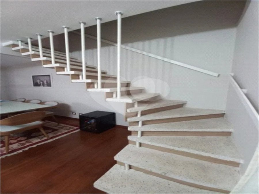 Casa de 85m2 com 3 dormitórios e 2 vagas de garagem localizado no Bosque da Saúde
