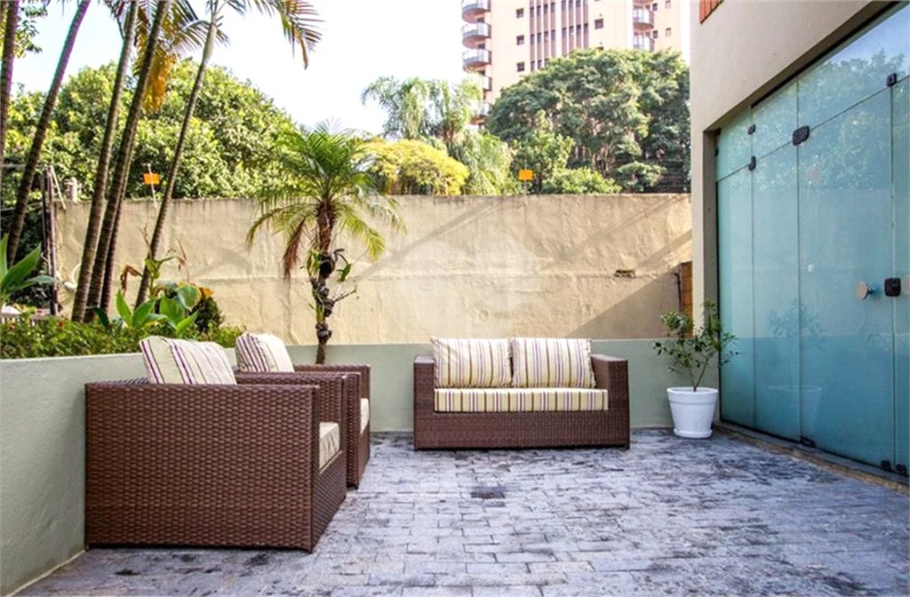 Apartamento mobiliado em Moema, - 1 quarto, sala e cozinha - 1 vaga