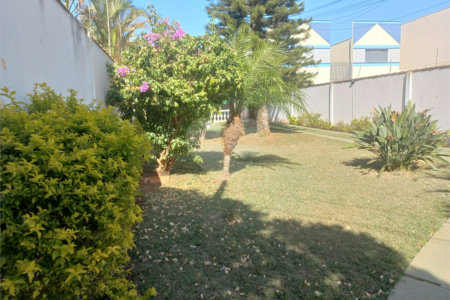 Casa térrea para venda ou locação no Parque Estancia Suíça.