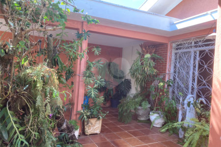 Vende-se excelente casa próxima ao Centro