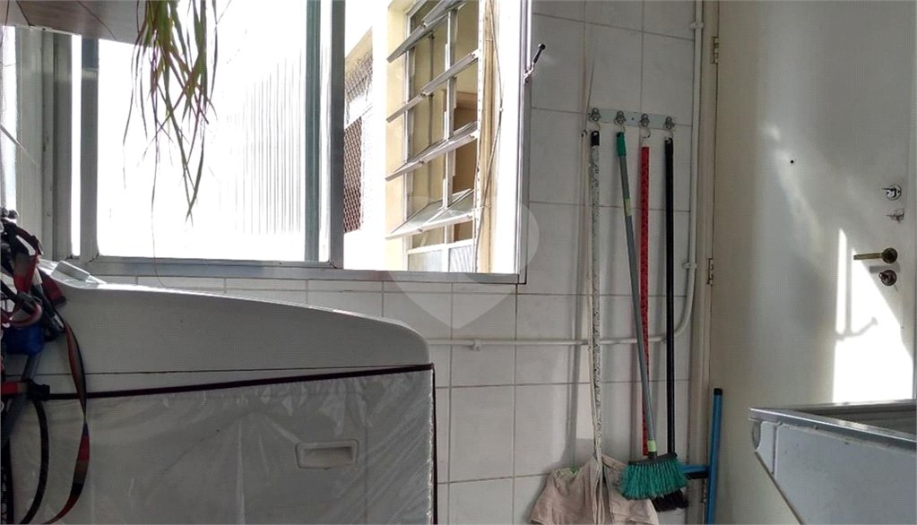 Apartamento com três dormitórios no Bom Retiro.