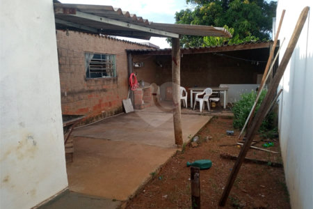 Casa térrea para venda, com 2 dormitórios.