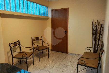 SOBRADO COMERCIAL PARA LOCAÇÃO NO RUDGE RAMOS | 197 m²