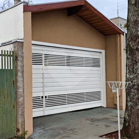Casa Nova (Apenas 2 Anos) com Suíte: Conforto, Segurança e Localização Privilegiada!
