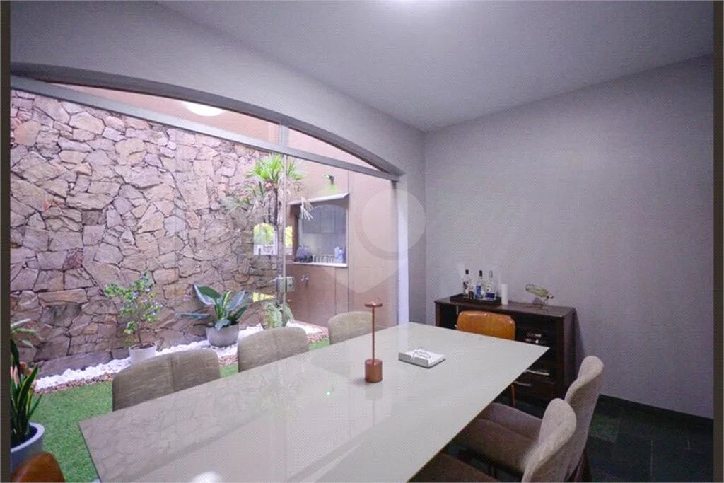 Casa com 4 Dormitórios sendo 1 suíte, com 3 Vagas