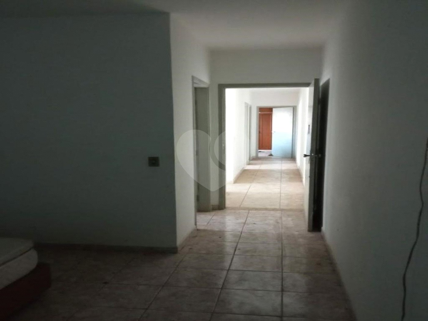 Exccelente imóvel totalmente reformado com 03 Dormts, 01 Suíte e 02 vagas.