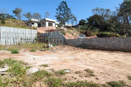 Terreno em Atibaia com 681 metros, pronto para construir, excelente localização, aceita financiamento