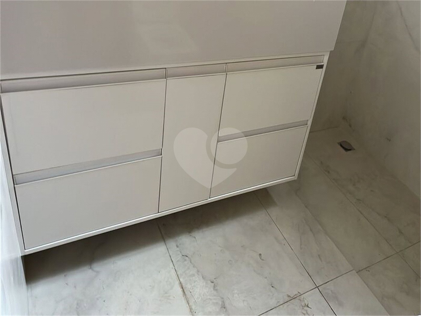 Indaiatuba - Condominio Jardins di Roma - Venda -Locação 0 R$ 10.000,00 mais encargos - condominio - R$ 650,00 - IPTU - R$ 230,00 - Terreno 300ms - construido 170 metros quadrados - Terrea - 3 quartos, uma suíte e uma demi suite , 4 banheiros , piscina - Preparado para água quente até a piscina!!