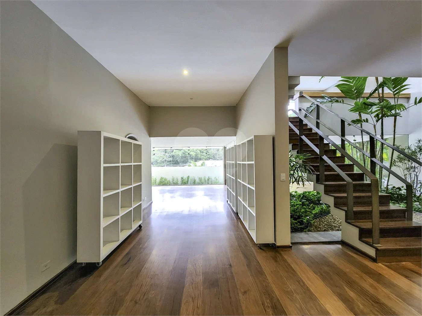 CASA EM RUA FECHADA NA REGIÃO DO MORUMBI / REGIÃO DO CLUBE PAINEIRAS