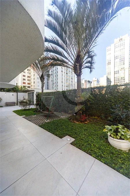 Apartamento de 149,51m2, 3 dormitórios, 1 suíte, toalete social, living 2 ambientes, 2 vagas fixas e lazer completo em Higienópolis.