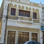 Sobrado á venda localizado no centro.