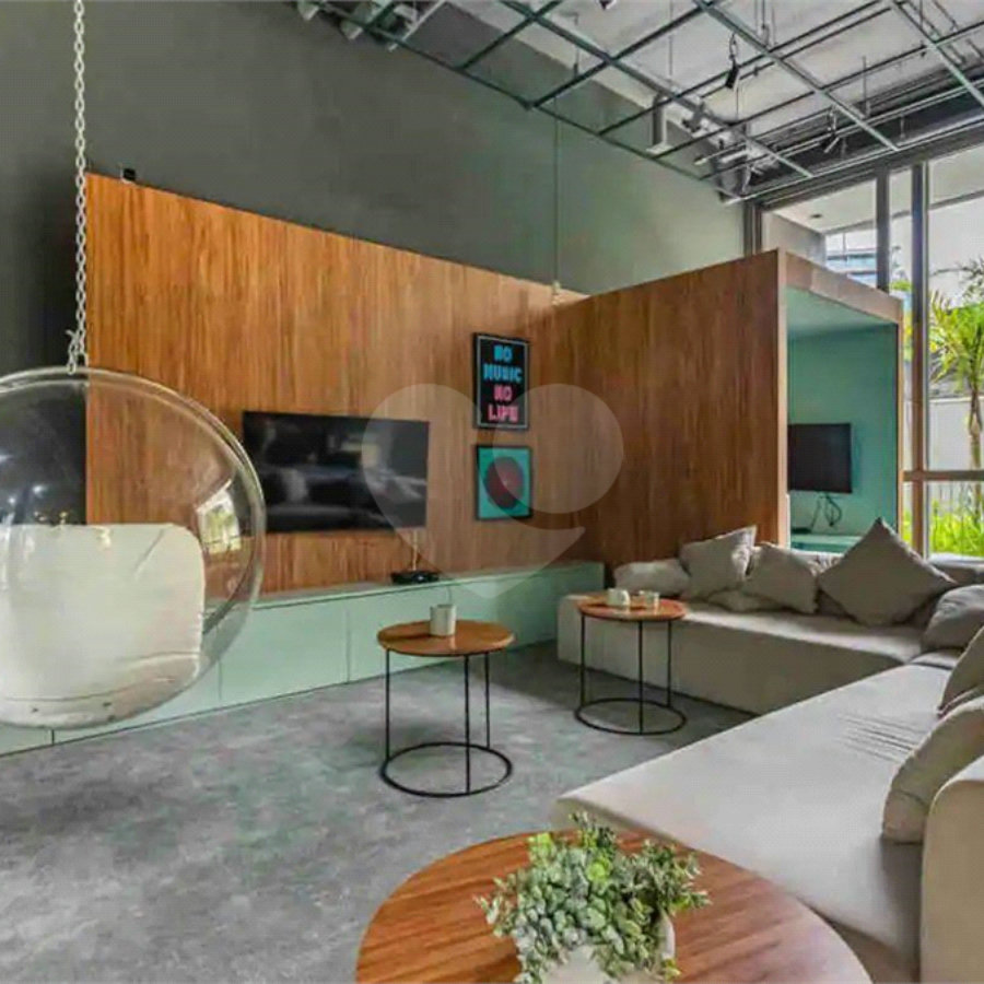 Amplo e Silencioso Studio em Pinheiros. Localização premium, proximo ao metrô, restaurantes, serviços.