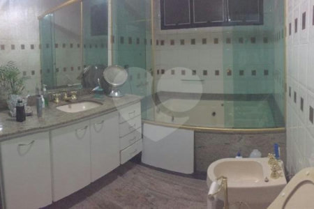 Oportunidade - Apto. 4 Suites / 4 Vagas de garagem