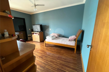 Casa a venda com 5 quartos em São Carlos