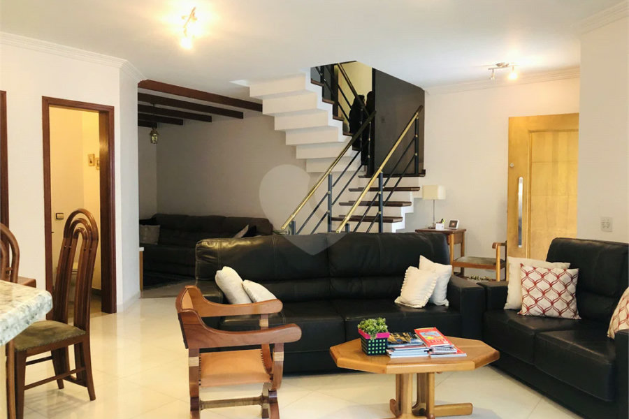 SOBRADO A VENDA NO TREMEMBÉ - 3 DORMS. (1 SUÍTE) E 5 VAGAS