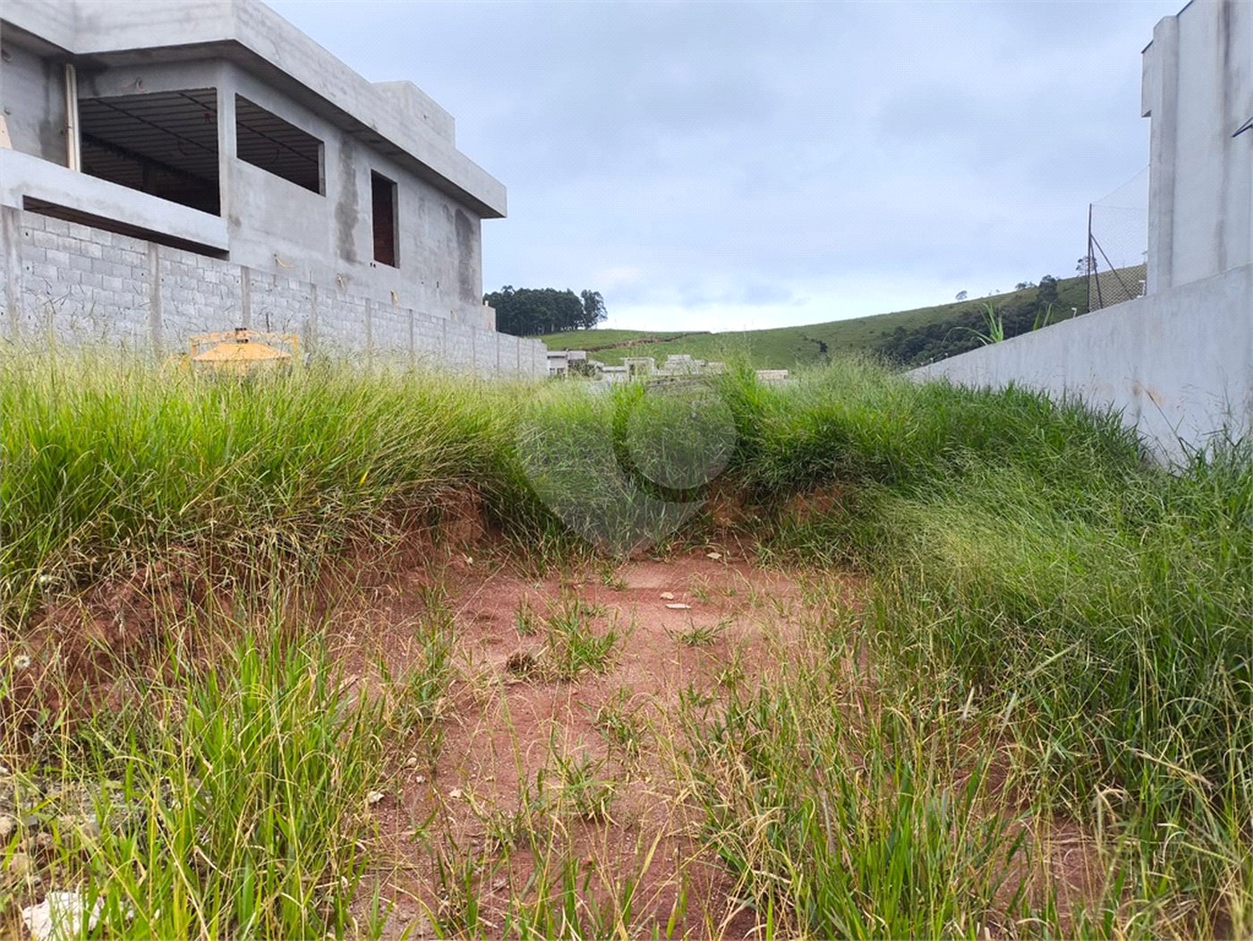 Terreno à Venda com 384m² - Serras de Atibaia II - Atibaia/SP.