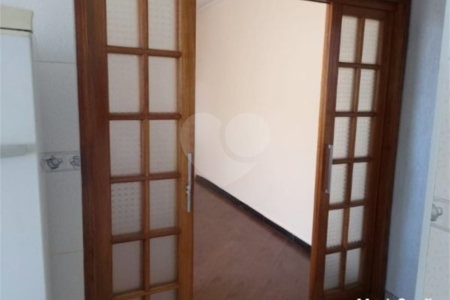 Casa com 400m², 2 dormitórios, 2 vagas de garagem, à venda na Vila Matilde.