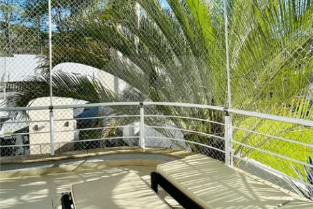 Casa à venda em Tamboré, toda reformada e decorada por arquitetos renomados