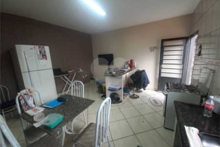 Casa térrea no Prolongamento Jardim das Torres.