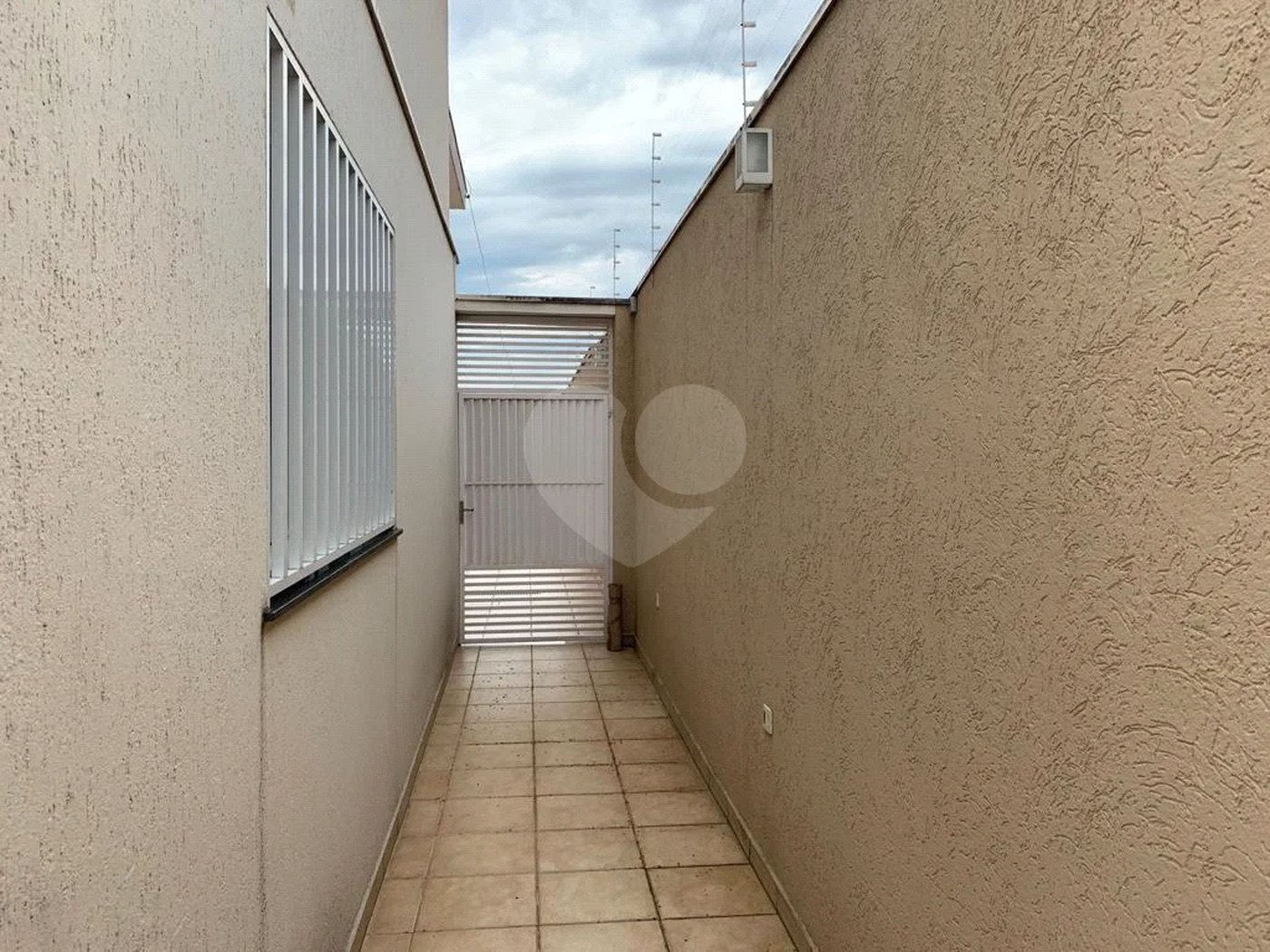 Excelente sobrado com piscina e churrasqueira
