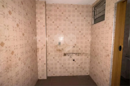 Kitnet Compacta na Liberdade – 33m² | Portaria 24h | Aceita Pets