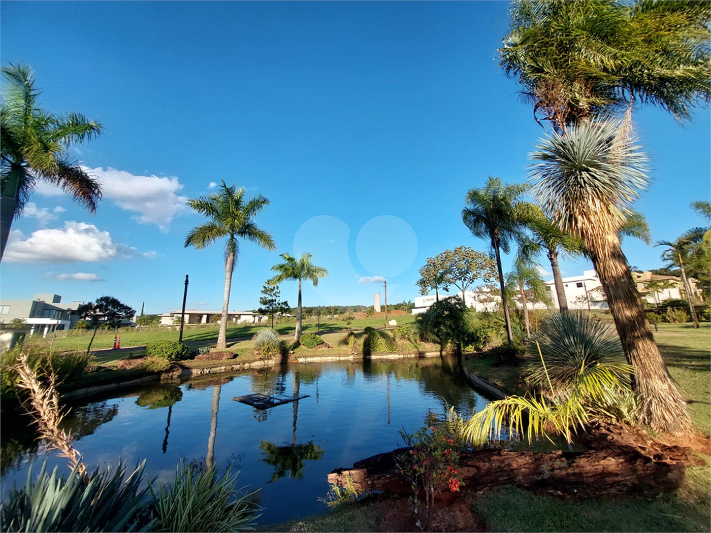1008m² de frente pro campo de golf