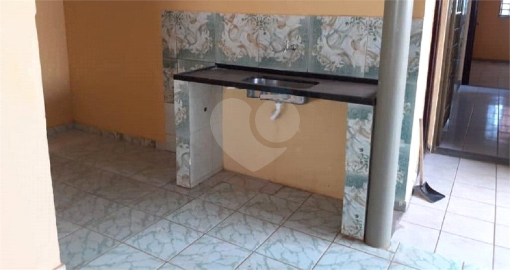 Casa Térrea com 2 dormitórios.