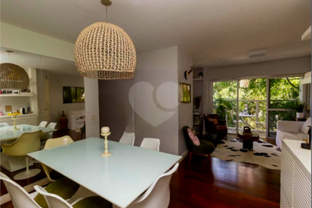 Apartamento em Pinheiros, com 3 dorms. sendo 2 suítes e 2 vagas de garagem.