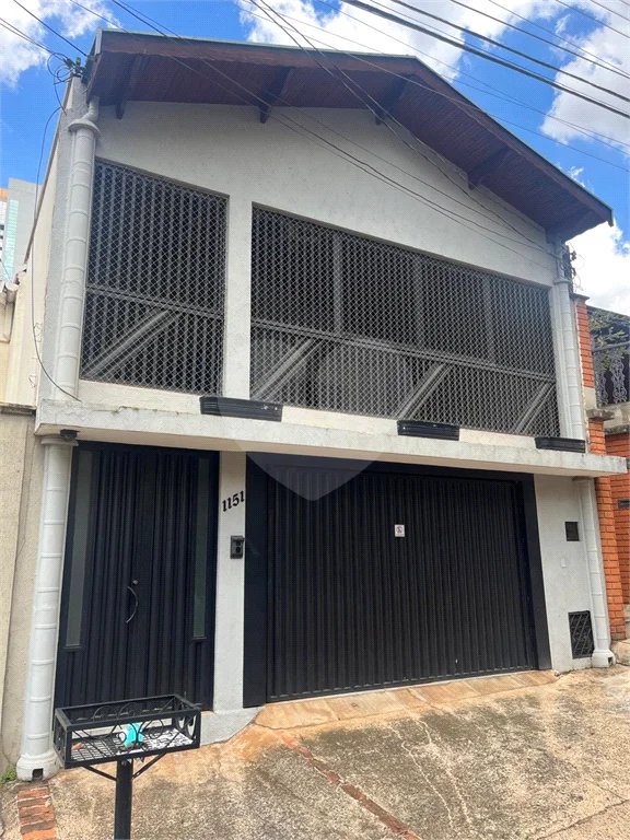 Casa Assobradada à Venda – Conforto, Excelente Acabamento e Localização Central