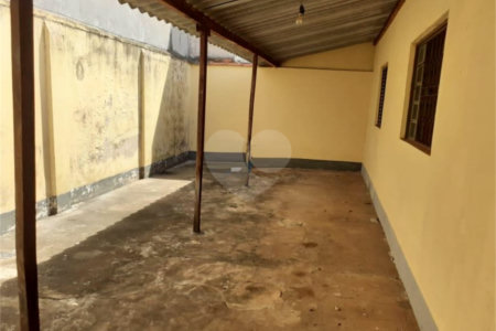 Casa Térrea com 2 dormitórios.