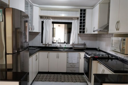 Casa com 324m², 4 dormitórios, sendo 1 suíte, 4 vagas, à venda no Jardim Las Vegas em Santo André.