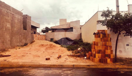Terreno à venda em Parque dos Flamboyant, São Carlos, SP