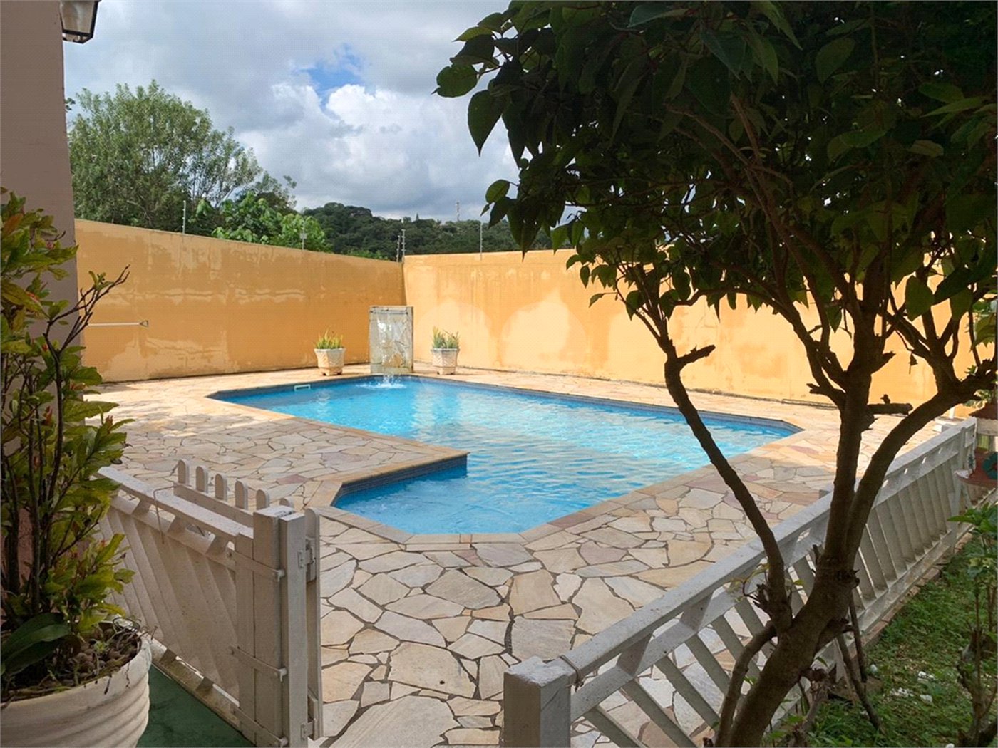 Casa ampla à venda no Vale das Flores em Atibaia