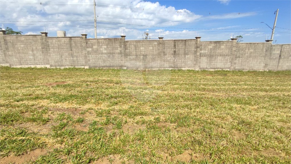 Lote à Venda em São Carlos, no Condomínio Villeneuve I