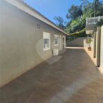 CASA EM CONDOMÍNIO FECHADO COM 220M² Área Construída e 1500m² de Area Total com 4 Suítes. Cond Village de Atibaia - Atibaia -Sp