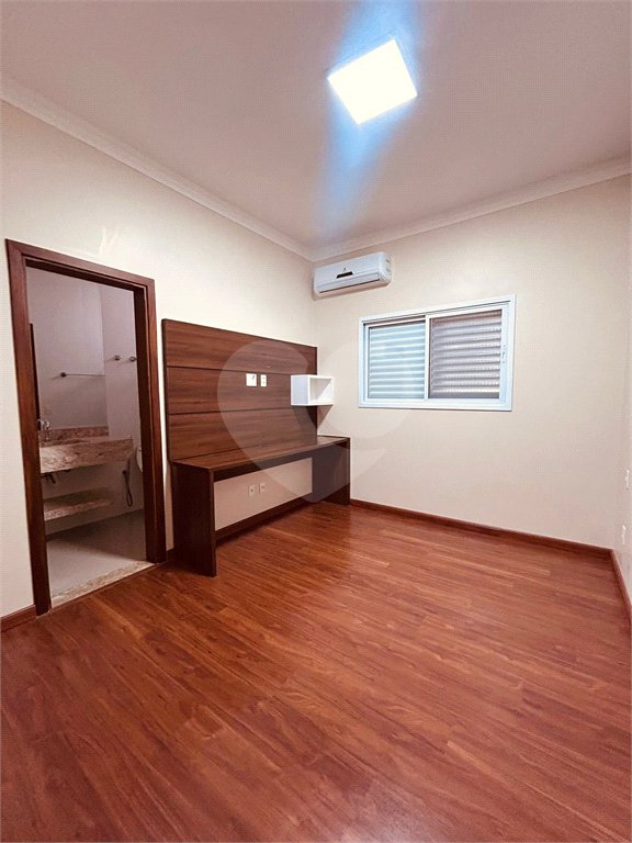 Casa à venda com 3 quartos, sendo 3 suítes, no condomínio Village Damha III, São Carlos - SP