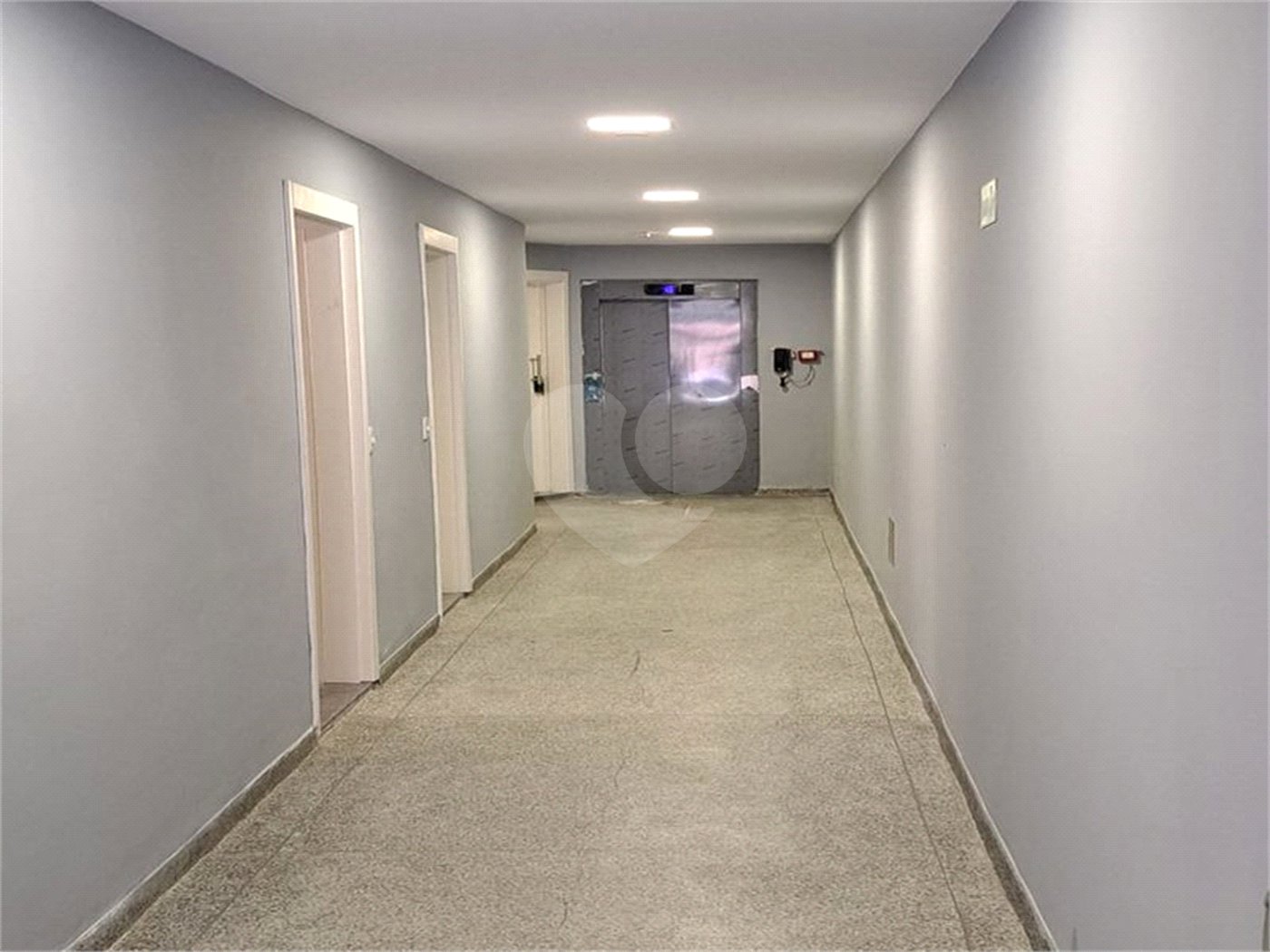 Studio de 35m2 à venda reformado com varanda na Vila Clementino
