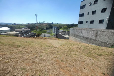 Terreno em Atibaia com 195 metros, pronto para construir, ao lado de supermercado e diversos comércios