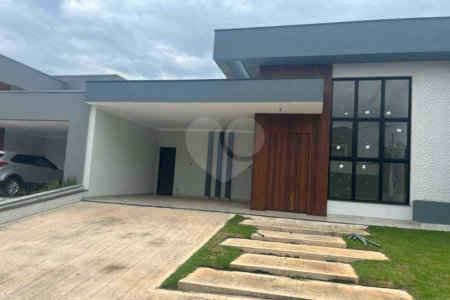 Indaiatuba - Condominio Jardins di Roma - Venda -Locação 0 R$ 10.000,00 mais encargos - condominio - R$ 650,00 - IPTU - R$ 230,00 - Terreno 300ms - construido 170 metros quadrados - Terrea - 3 quartos, uma suíte e uma demi suite , 4 banheiros , piscina - Preparado para água quente até a piscina!!