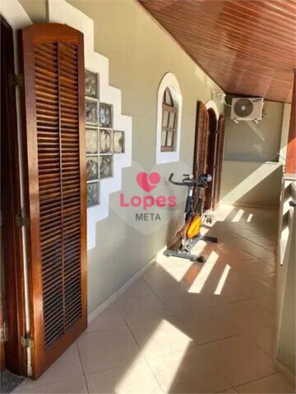 Casa Sobrado COM 250M², 2 DORMITORIOS, 2 SUITES, 6 VAGAS - JARDIM DAS INDUSTRIAS - SÃO JOSÉ DOS CAMP