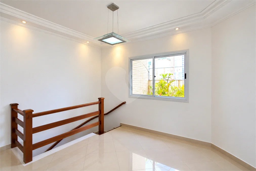 Cobertura duplex no Centro de São Bernardo do Campo, com 3 suítes, hidromassagem, mini spa, área gourmet e 2 vagas de garagem. Aceita permuta por apartamento de menor valor.