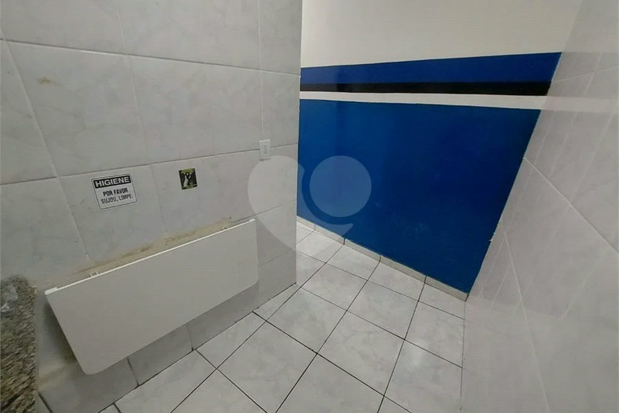 GALPÃO COMERCIAL DE 220,0 M² COM 02 BANHEIROS, COPA COM REFEITORIO, MEZANINO E VAGA DE GARAGEM PARA LOCAÇÃO NA LAPA