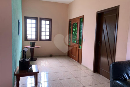 Casa ampla à venda no Vale das Flores em Atibaia