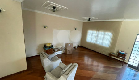 Casa à venda com 5 quartos, sendo 2 suítes,  em Parque Santa Marta, São Carlos, SP