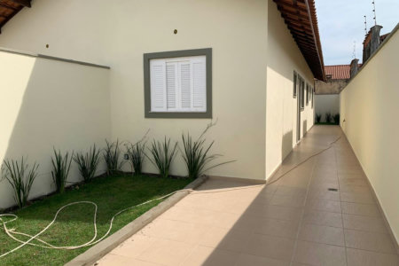 Casa à venda com 2 quartos, sendo 1 suíte, em Nova Itanhaém, Itanhaém - SP