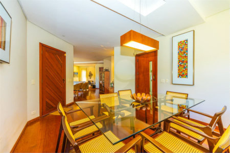 Casa à venda com 4 quartos, sendo 3 suítes, em Interlagos, São Paulo, SP